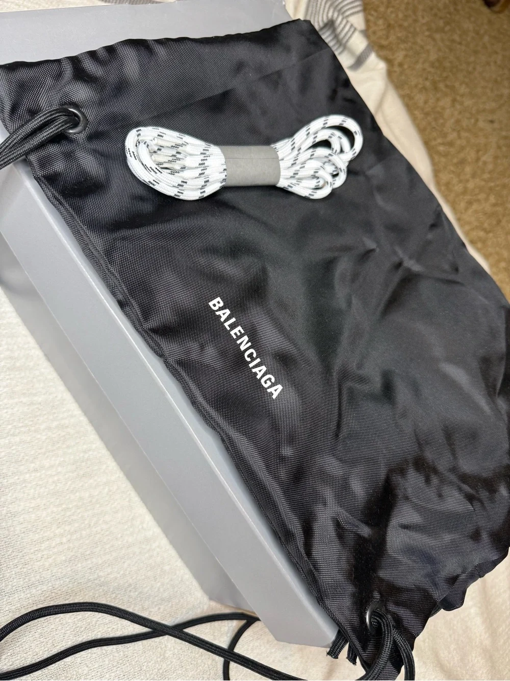 Balenciaga triple s clear sole